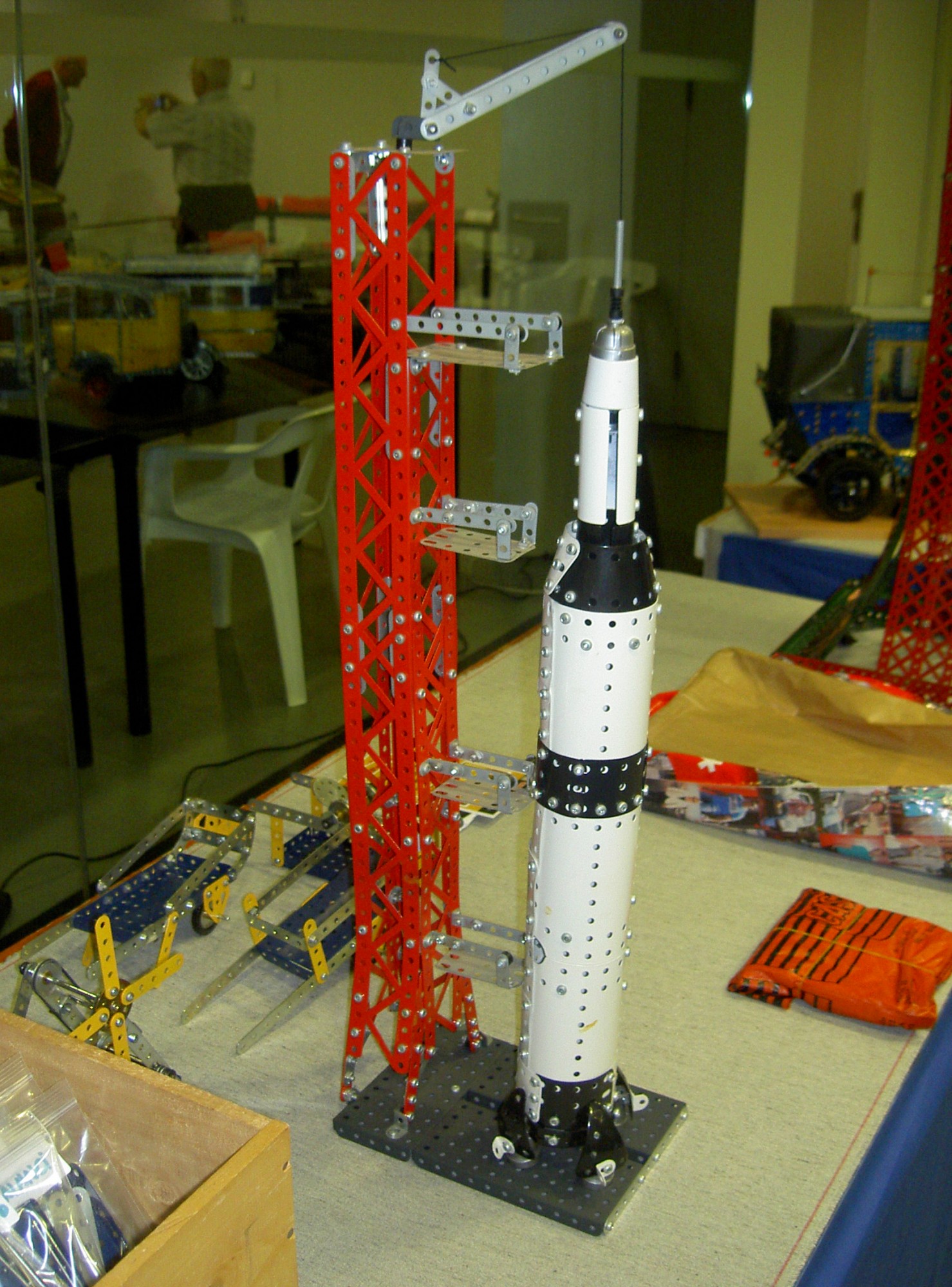 Cohete espacial y Torrre de Cohete espacial y torre lanzamiento